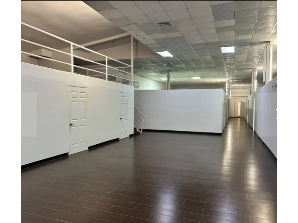 Se Alquila Espacio Comercial Nivel 200-Edificio 96-Vía Israel(LM) - 3