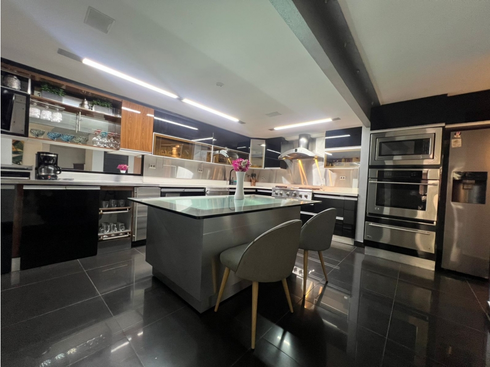 Casa de tres niveles en Venta Sabaneta — foto 5