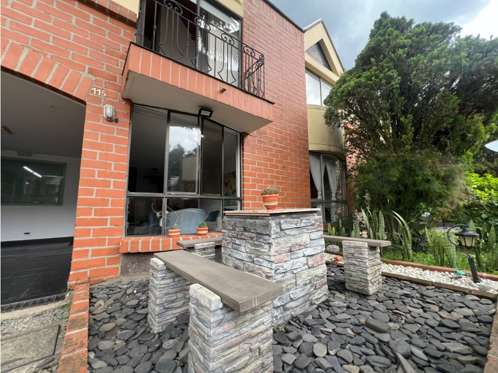 Casa de tres niveles en Venta Sabaneta — foto 4