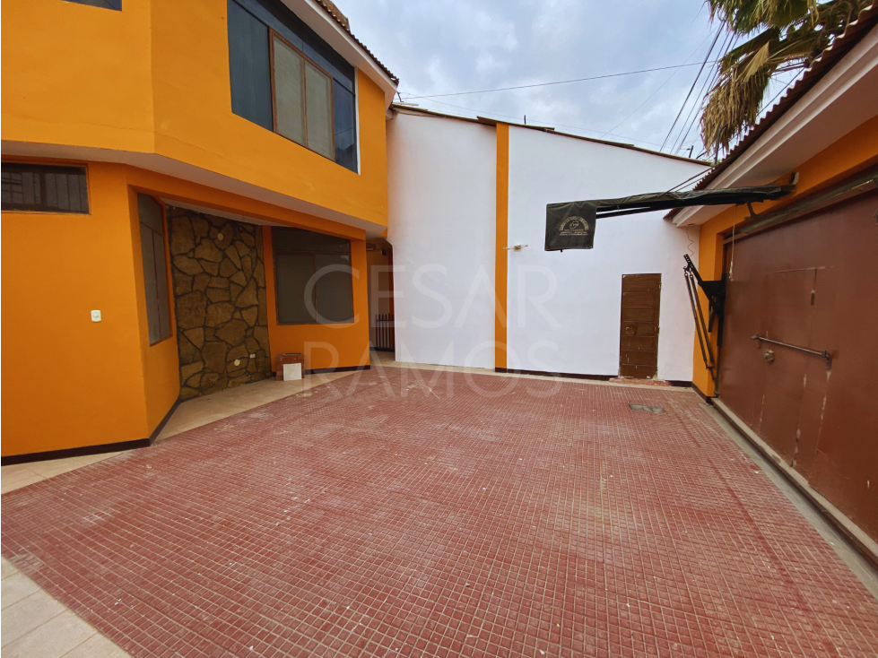 ¡OPORTUNIDAD! CASA EN SULLANA AL COSTADO DEL COLEGIO SANTA ROSA - 1