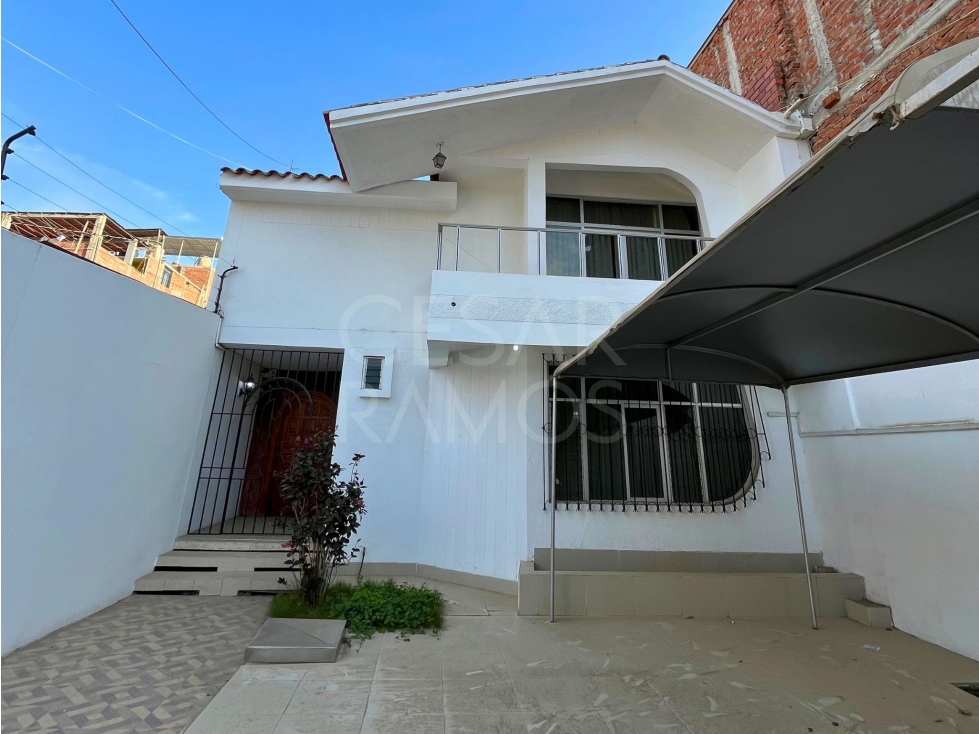 ALQUILO AMPLIA CASA CON 5 HABITACIONES EN AV SANTA ROSA SULLANA - 1