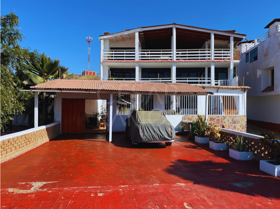 VENDO HERMOSA CASA DE PLAYA EN PUNTA MERO - CANOAS DE PUNTA SAL - 1