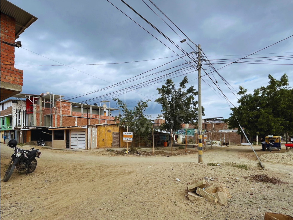 VENDO TERRENO EN ESQUINA - URB STA ROSA - 2