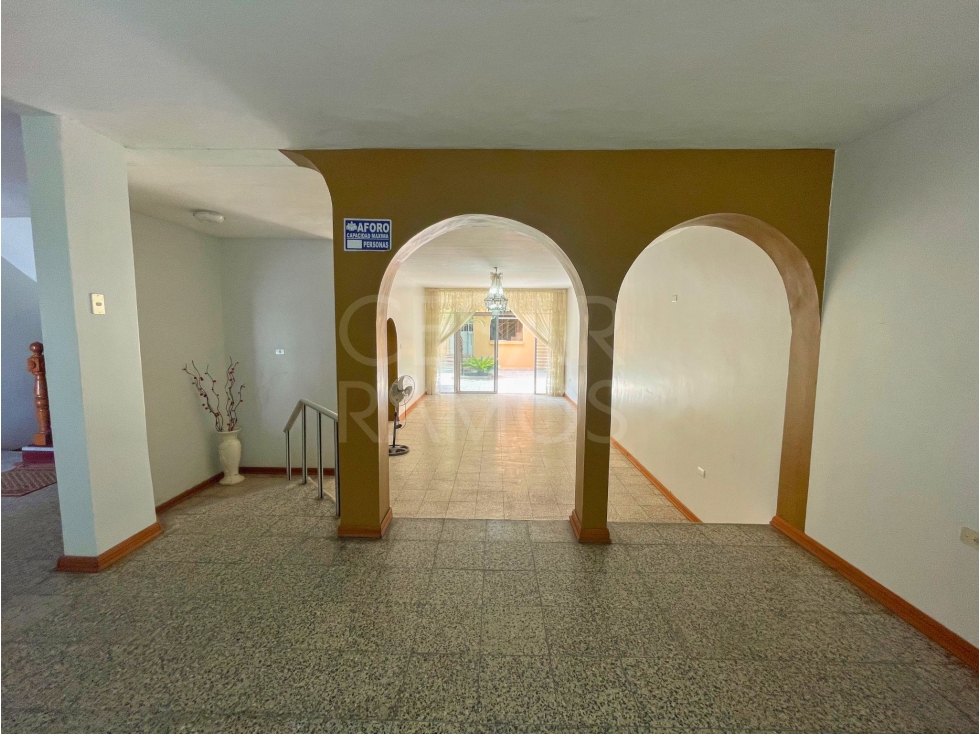 ALQUILO AMPLIA CASA CON 5 HABITACIONES EN AV SANTA ROSA SULLANA - 3