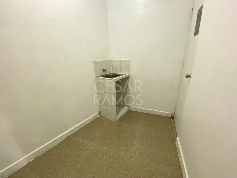 SE ALQUILA LOCAL COMERCIAL EN AV. JOSÉ DE LAMA - 5