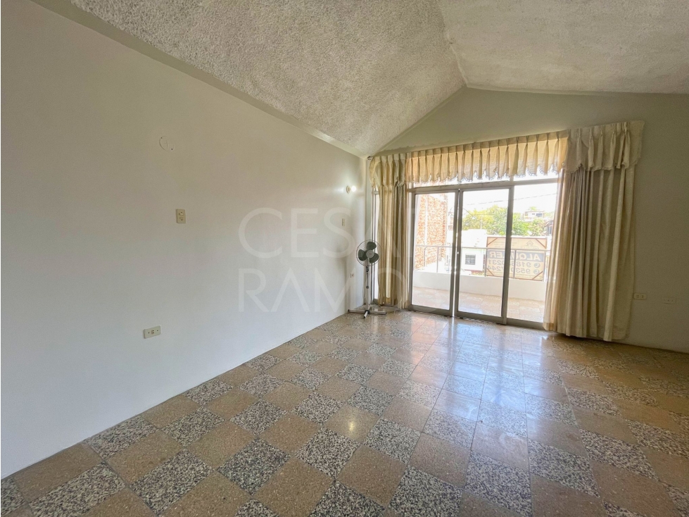 ALQUILO AMPLIA CASA CON 5 HABITACIONES EN AV SANTA ROSA SULLANA - 5