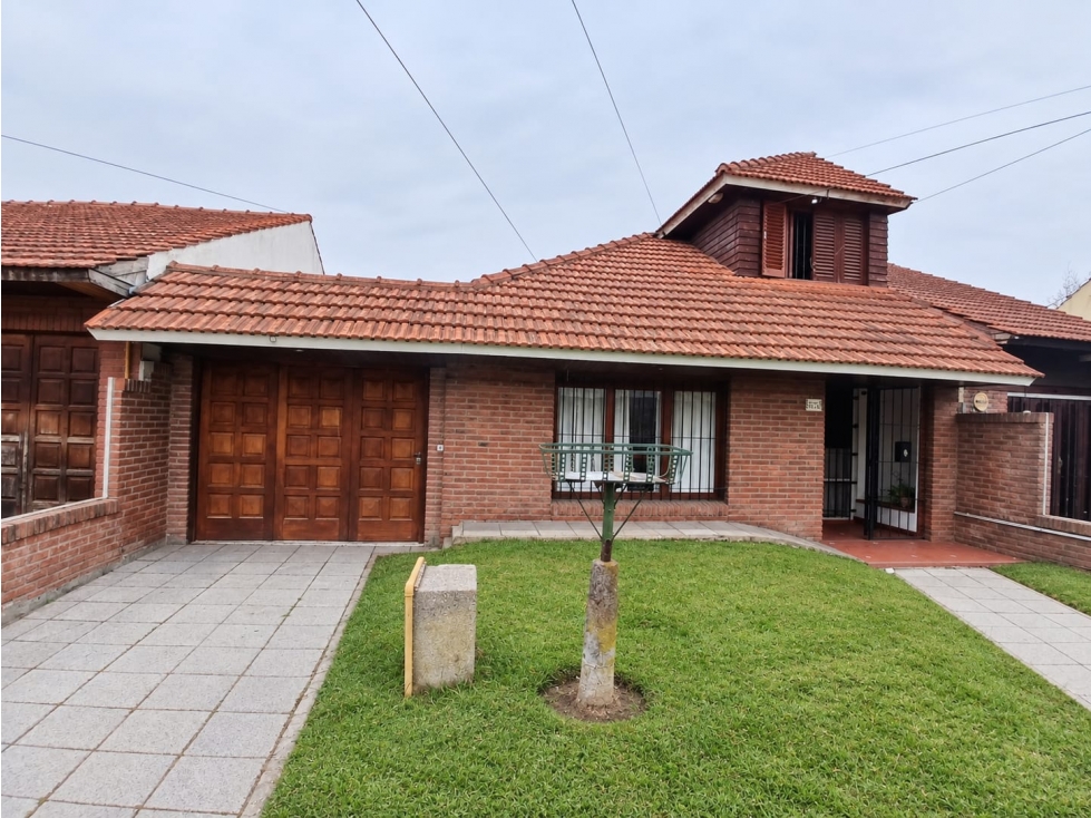 CHALET 4 AMBIENTES CON PARQUE QUINCHO Y GGE