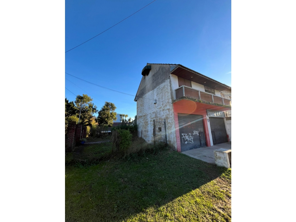 Oportunidad en block departamento y dos locales sobre avenida - 2