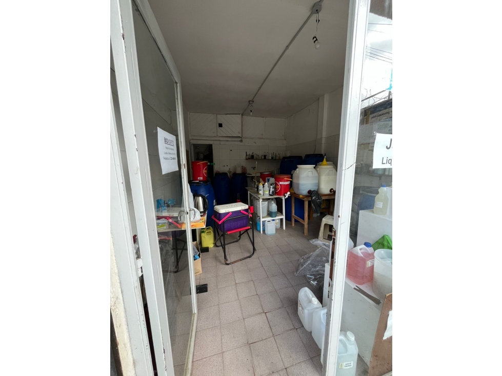 Oportunidad en block departamento y dos locales sobre avenida - 5