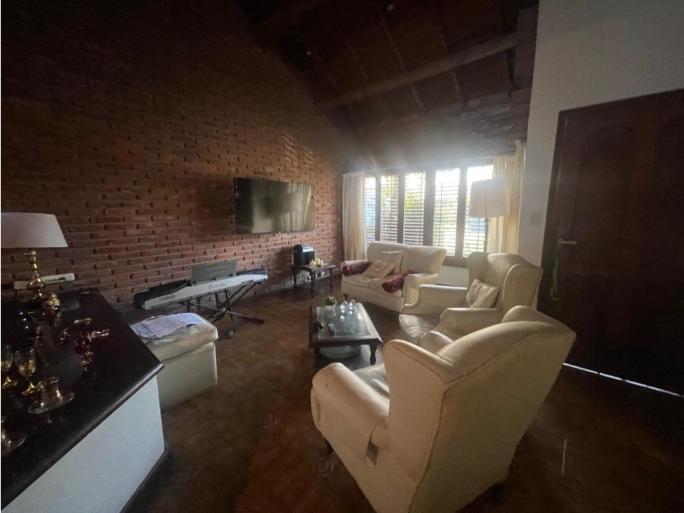 Chalet de 5 ambientes en Caisamar con parque y garage - 3