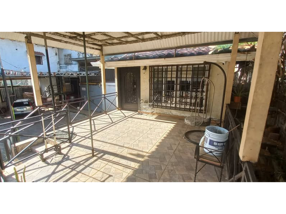 Venta de Casa con Galeras y Oficinas/ Pueblo Nuevo — foto 2