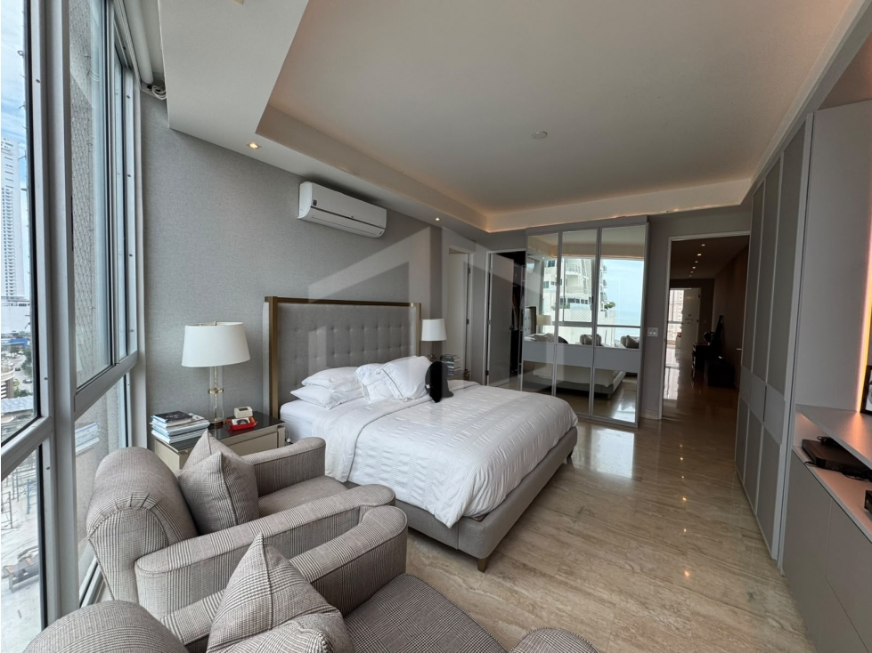 Amplio apartamento remodelado en venta en Blue Bahía, Punta Pacífica - 3