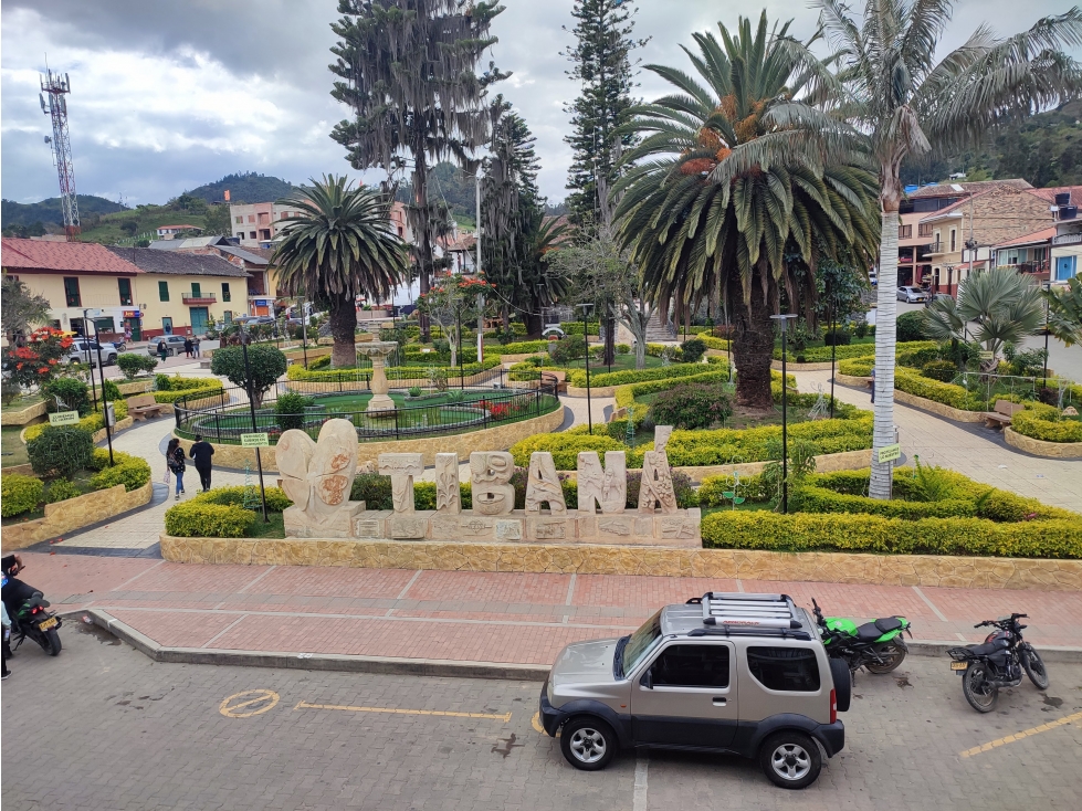GRAN ESPACIO COMERCIAL DE 285 m² FRENTE AL PARQUE PRINCIPAL DE TIBANÁ - 3