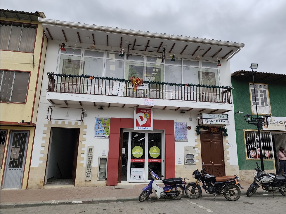 GRAN ESPACIO COMERCIAL DE 285 m² FRENTE AL PARQUE PRINCIPAL DE TIBANÁ - 4