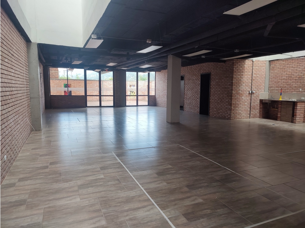 GRAN ESPACIO COMERCIAL DE 285 m² FRENTE AL PARQUE PRINCIPAL DE TIBANÁ - 5