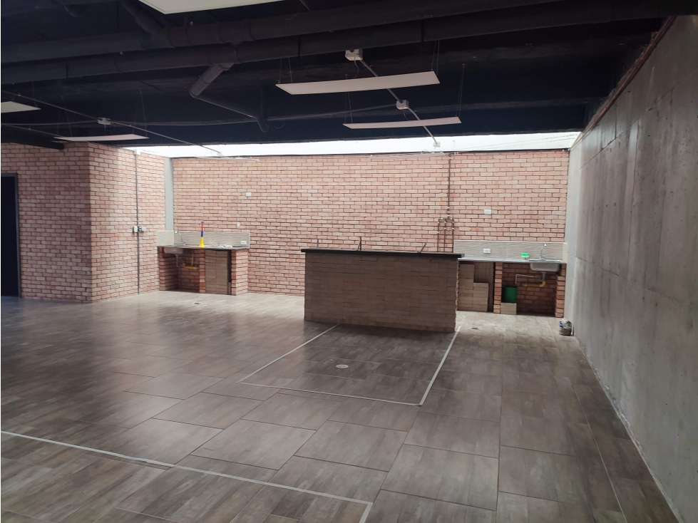 GRAN ESPACIO COMERCIAL DE 285 m² FRENTE AL PARQUE PRINCIPAL DE TIBANÁ - 6
