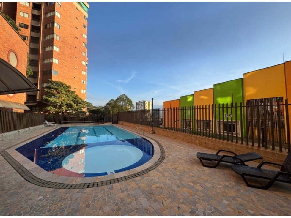 SABANETA APTO AMPLIO CON ALTURA Y 2 BALCONES — foto 3