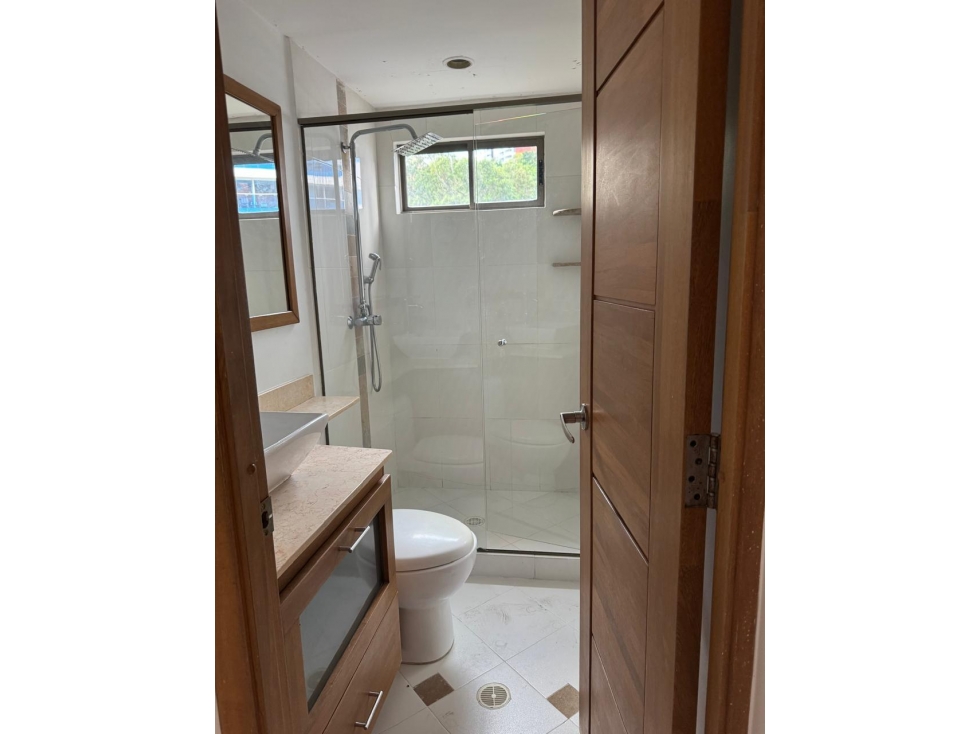 SABANETA APTO AMPLIO CON ALTURA Y 2 BALCONES — foto 4