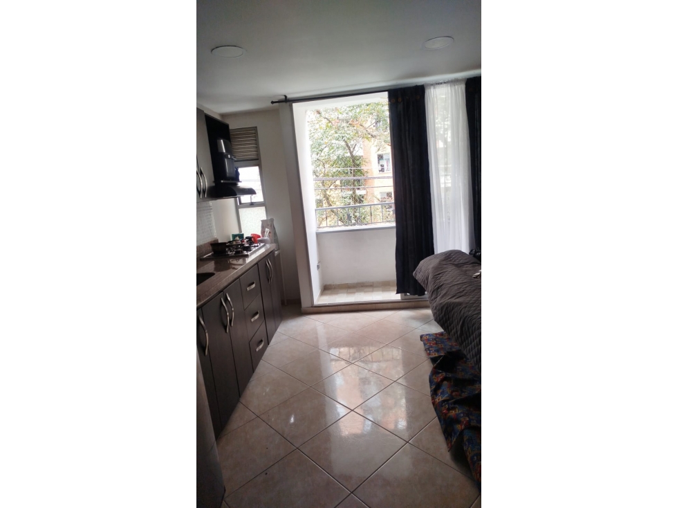 SABANETA APTO TERCER PISO POR ESCALAS DIAGONAL A LA ALCALDIA — foto 3