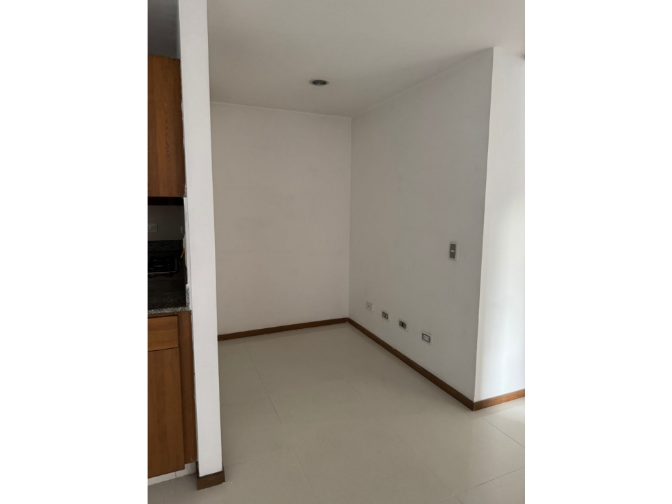 SABANETA APTO AMPLIO CON ALTURA Y 2 BALCONES — foto 5