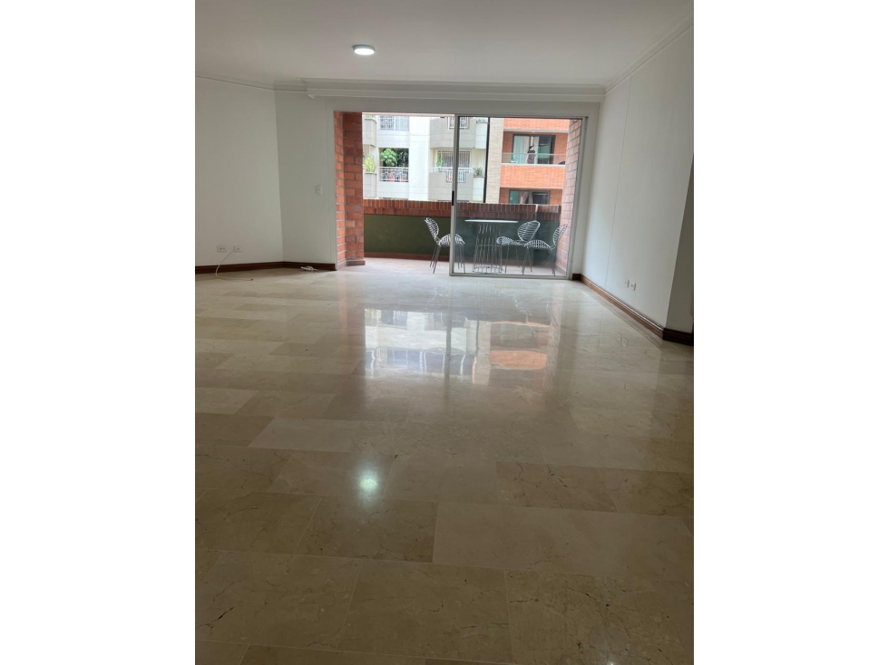 Rento apartamento en laureles — foto 2