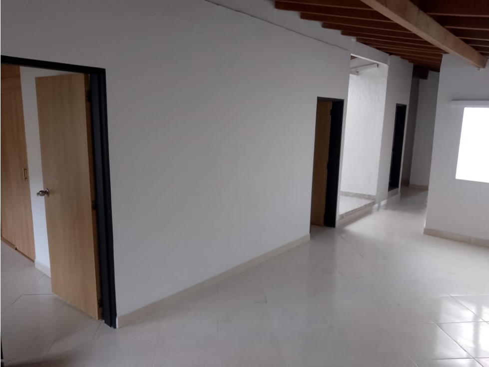Vendo casa grande en el sector de la esmeralda, en toda la estación — foto 3