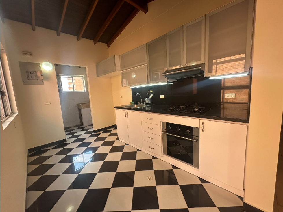 Inmobiliaria servibienes renta penthouse en conquistadores — foto 3