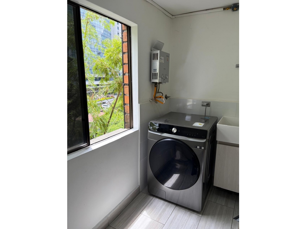 Venta De Apartamento En La Milla De Oro, Poblado, Medellin — foto 2