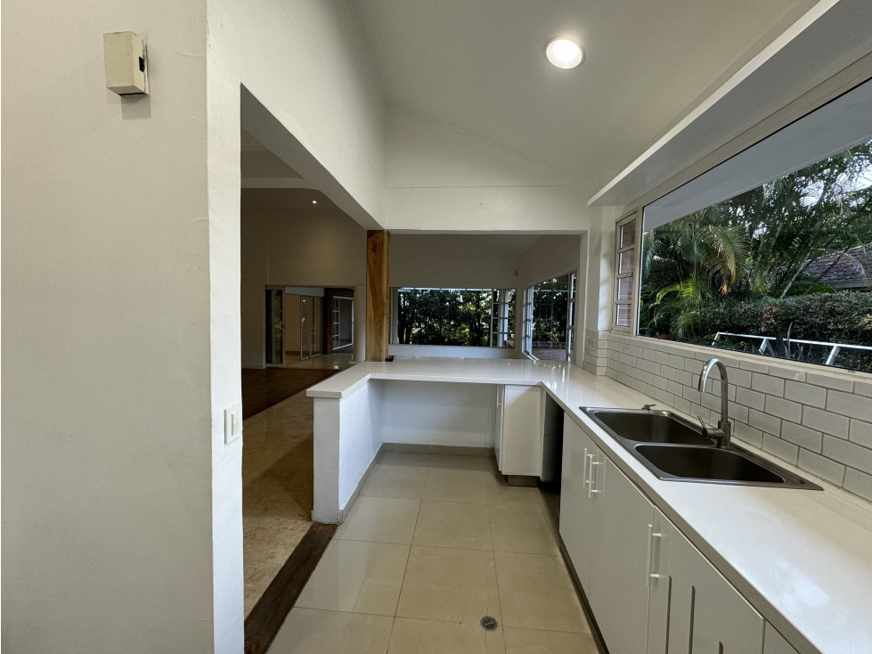 Casa independiente de un solo nivel en Loma del Marymount en Venta — foto 4