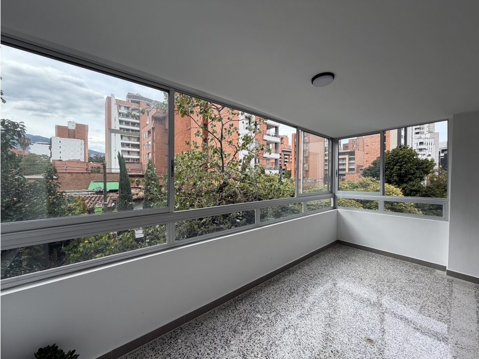 Apartamento reformado en venta en Laureles cerca a Santa Teresita — foto 4