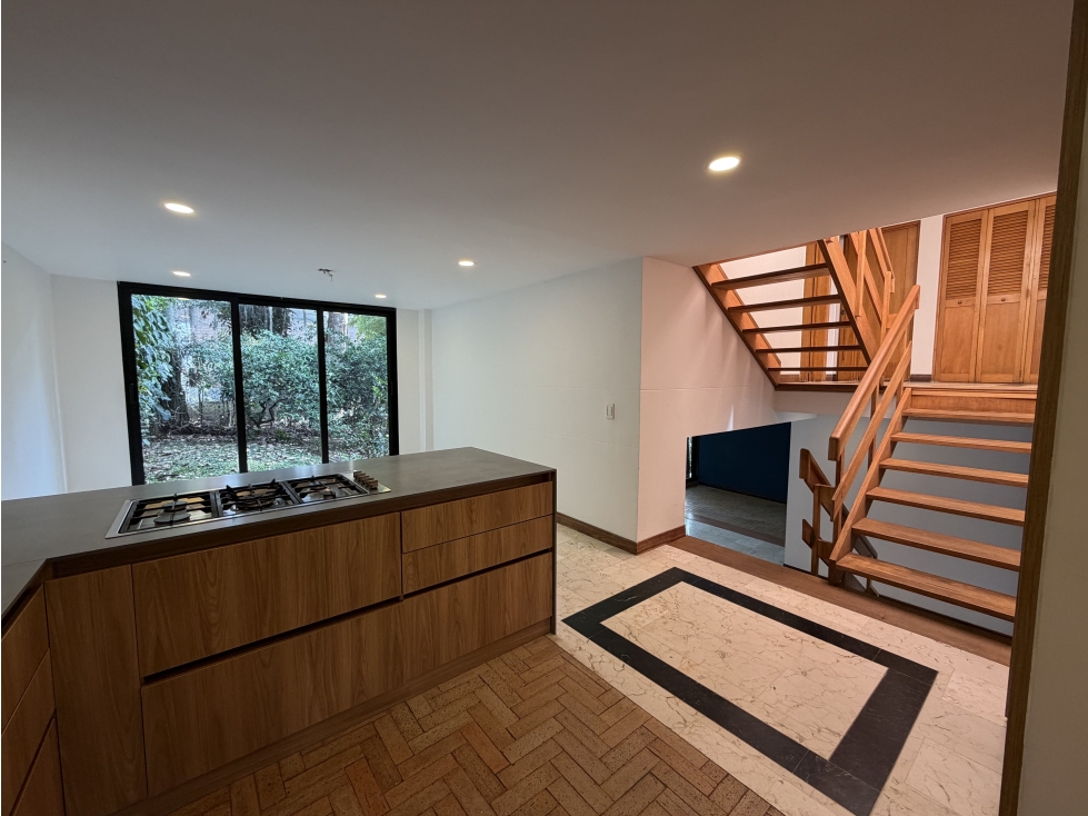 Casa remodelada con amplio jardín en San Lucas