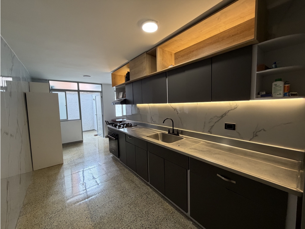 Apartamento reformado en venta en Laureles cerca a Santa Teresita — foto 6