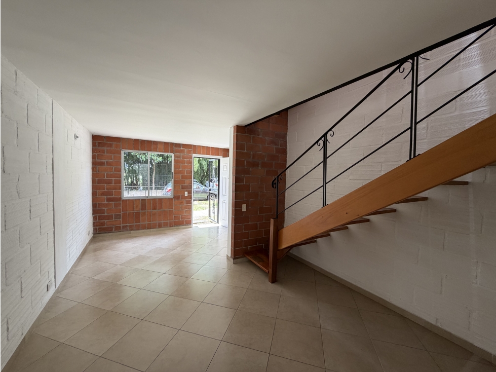 Casa de 3 niveles en venta en Rionegro excelente ubicación — foto 2