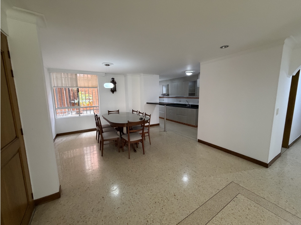 Excelente apartamento en Laureles a la venta — foto 2