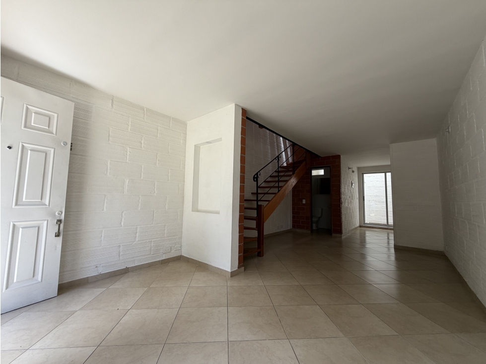 Casa de 3 niveles en venta en Rionegro excelente ubicación — foto 3