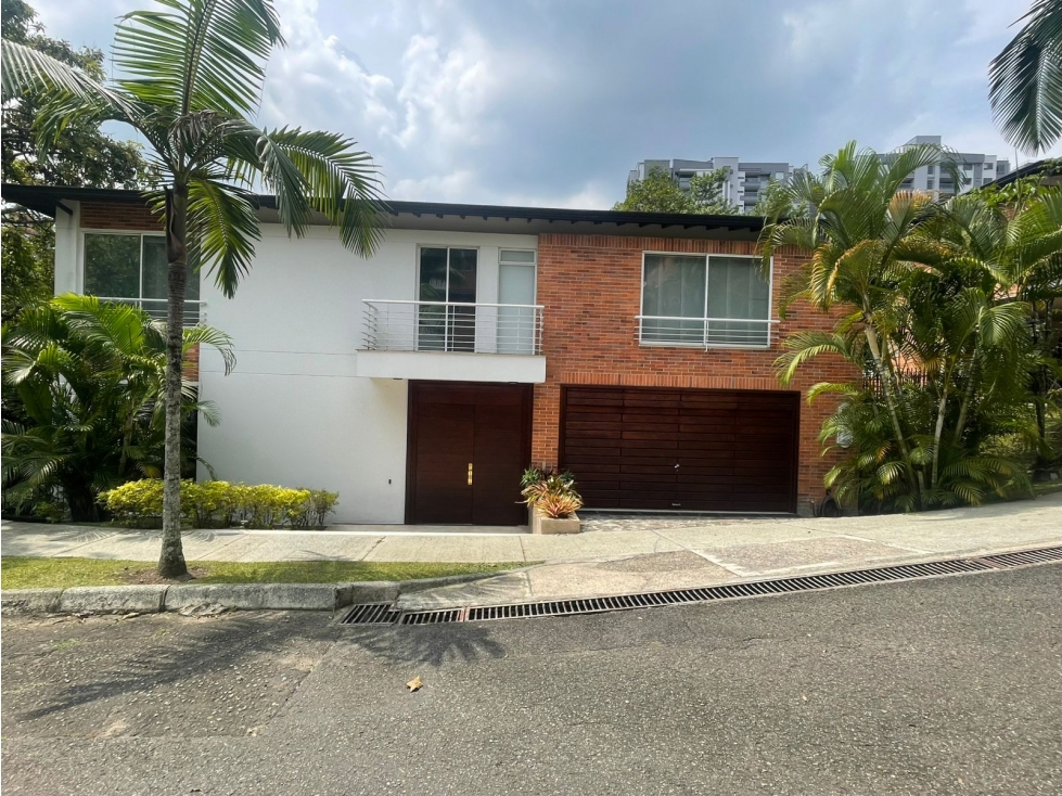 Exclusiva Casa Esquinera en Venta en Loma de Benedictinos, Envigado — foto 2
