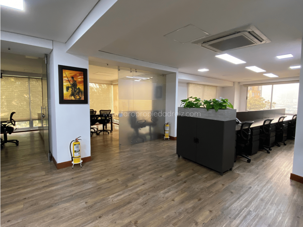 Amplia Oficina Amoblada en Arriendo en Mall Palms Avenue — foto 6