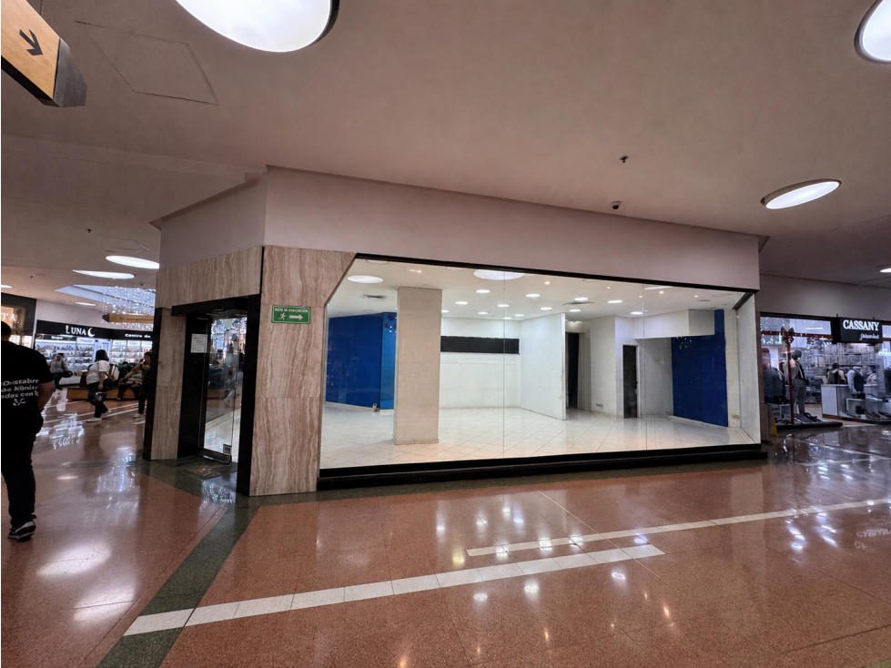 Local comercial en esquina Centro Comercial Unicentro