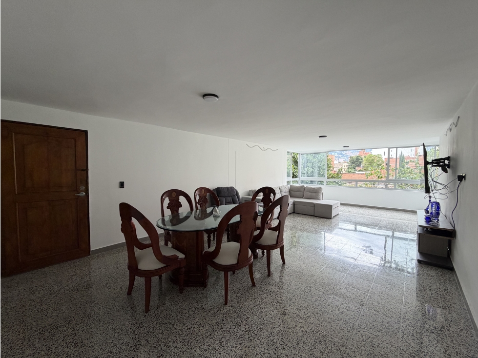 Apartamento reformado en venta en Laureles cerca a Santa Teresita — foto 3