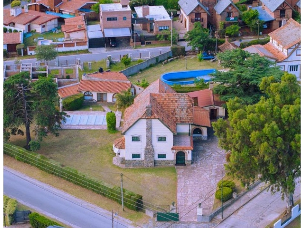 CASA LA FALDA VILLA EDEN EXCLUSIVA PREMIUM CENTROEUROPEA PISCINA