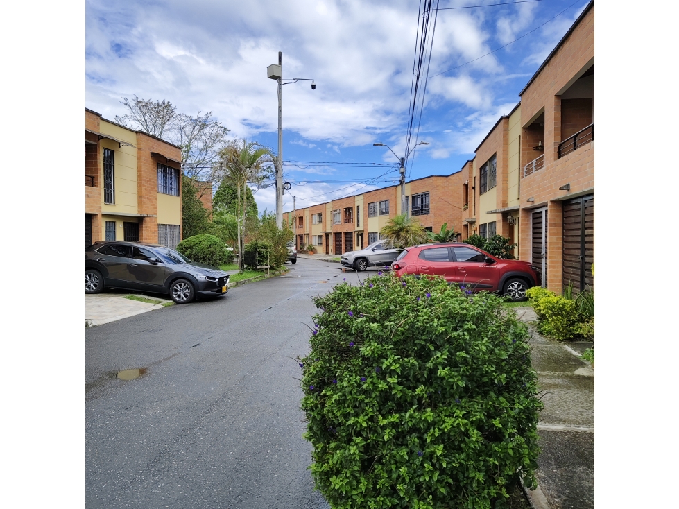 Arriendo casa en Rionegro barrio Samanes