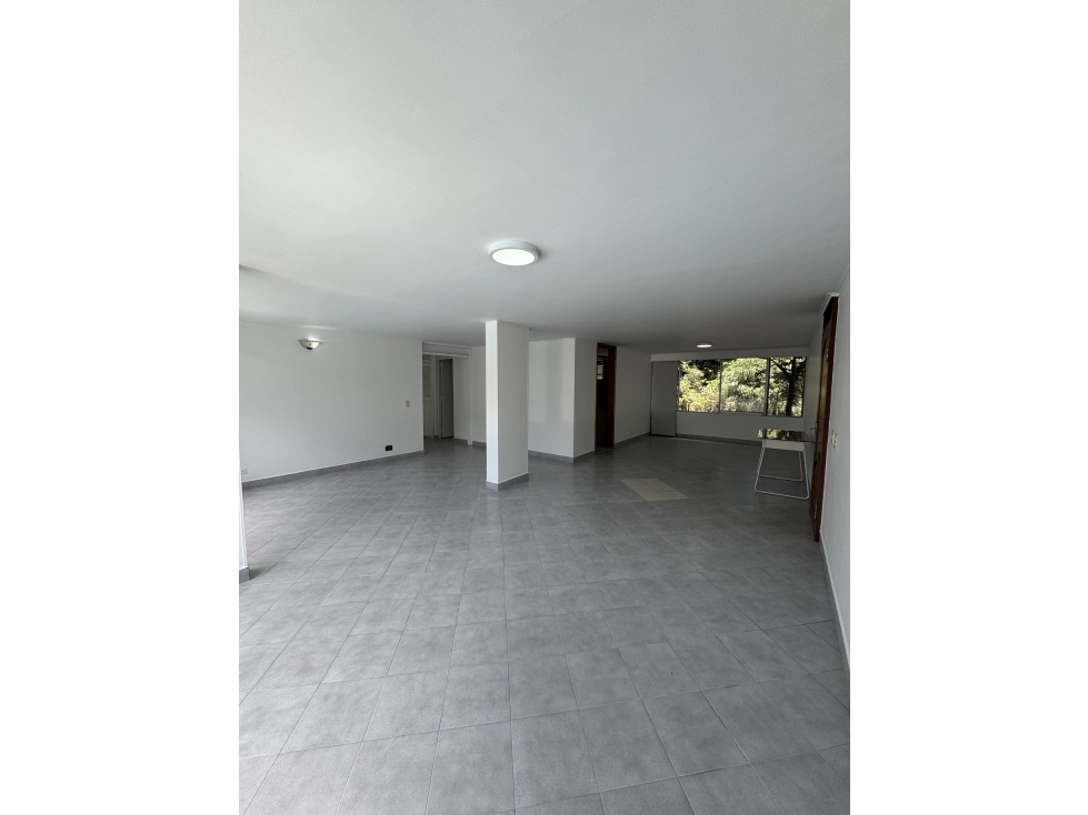 Amplio Apartamento en Venta - Poblado, Patio Bonito — foto 4