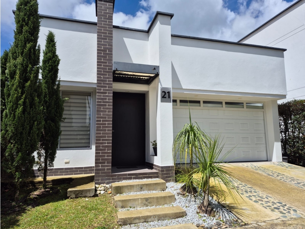 Casa Moderna de un Solo Piso en Venta en El Retiro
