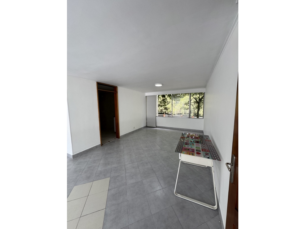 Amplio Apartamento en Venta - Poblado, Patio Bonito