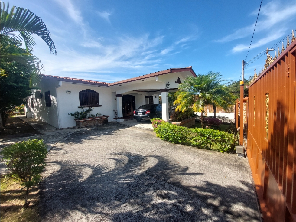 Se Vende Casa Céntrica Penonomé.