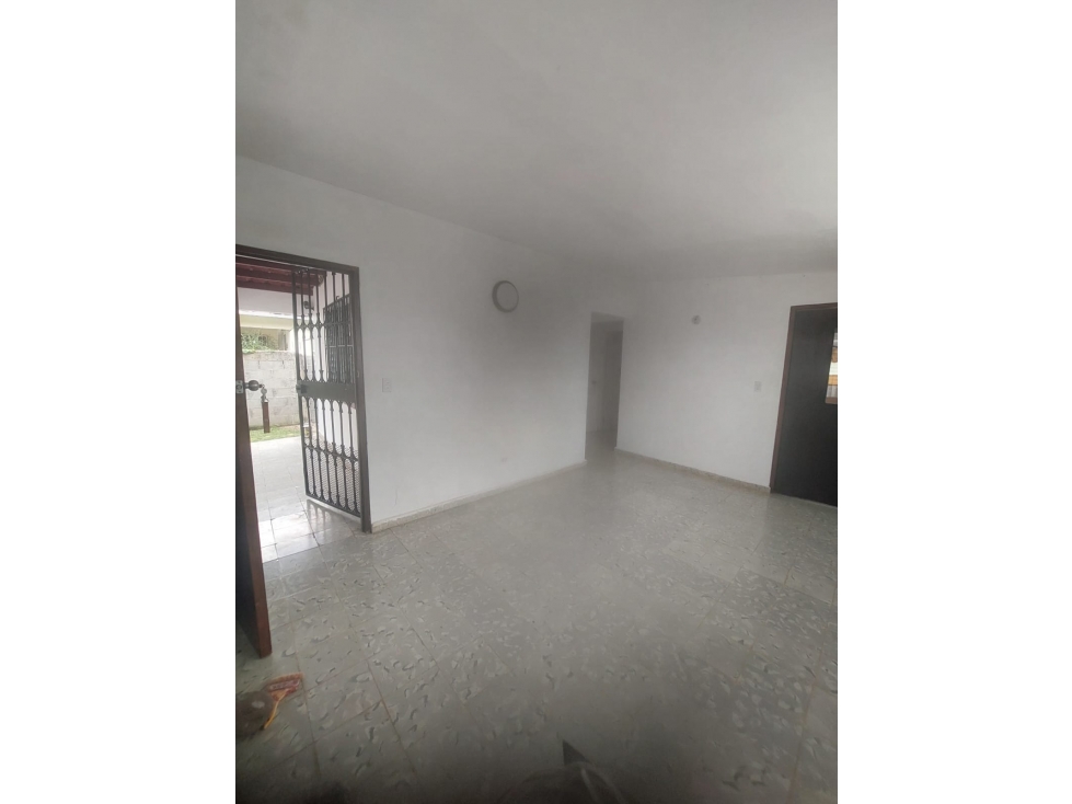 Casa en Alquiler en 4to Centenario - 3