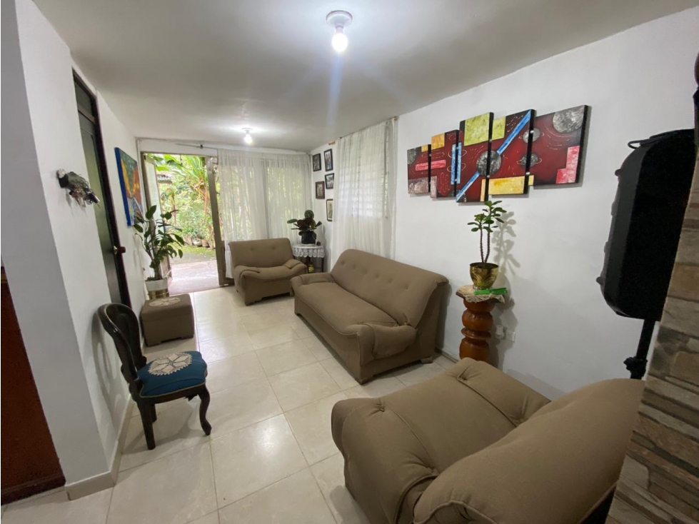 SE VENDE CASA ESPECTACULAR AL OCCIDENTE DE ARMENIA