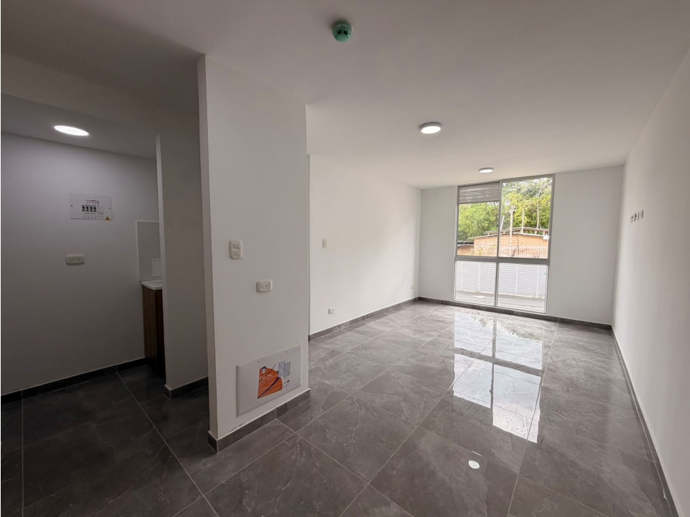 SE VENDE APARTAMENTO EN EL SUR DE ARMENIA LISTO PARA REMODELAR