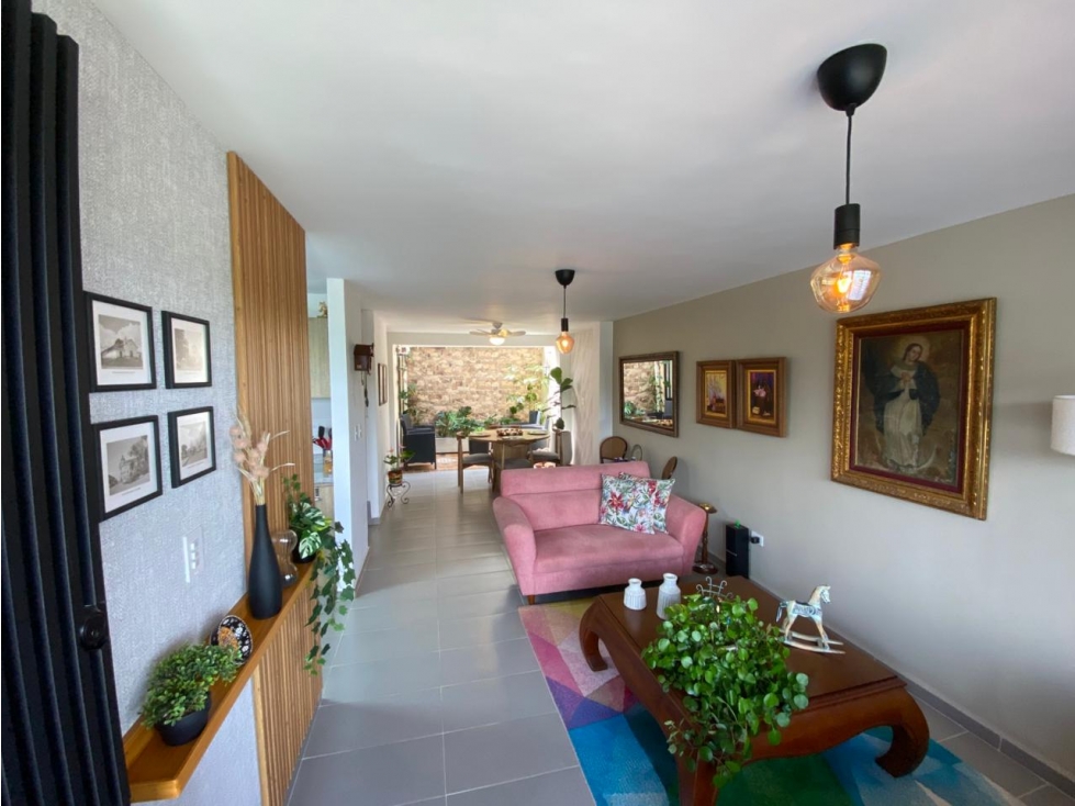SE VENDE ESPECTACULAR CASA EN CONJUNTO CERRADO CERCA A LA TEBAIDA