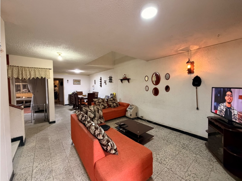 ESPECTACULAR CASA EN VENTA CERCA A LA UNIVERSIDAD GRAN COLOMBIA
